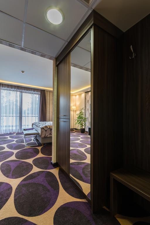 Victoria Garden Hotel Es Etterem Nyiregyhaza Exterior photo